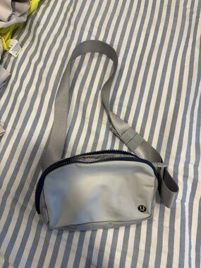 Lululemon everywhere belt bag